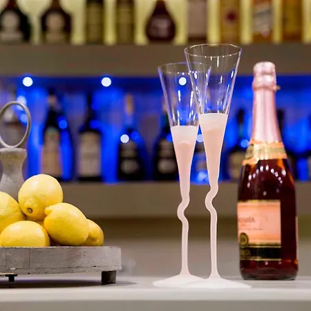 فندق Nidimos ذلفي